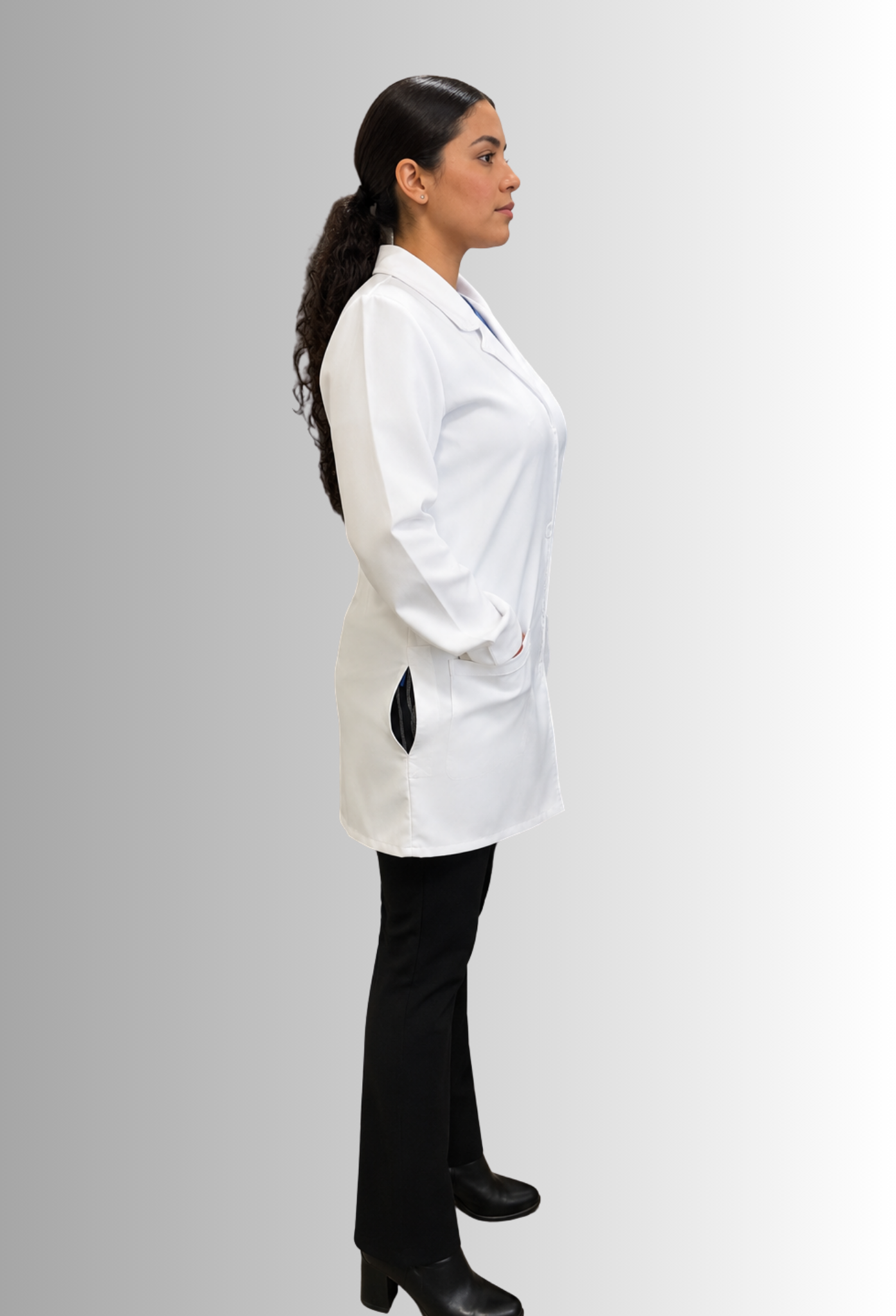 Bata Médica para Mujer Antifluido con Protección Solar | SOZU