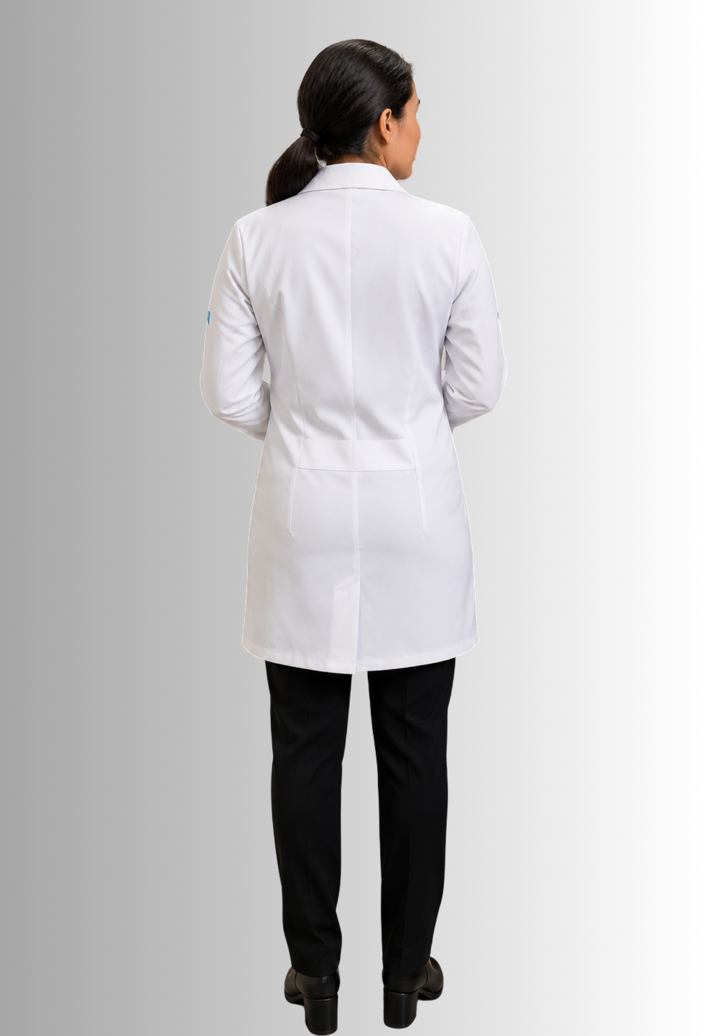 Bata Médica para Mujer Antifluido con Protección Solar | SOZU