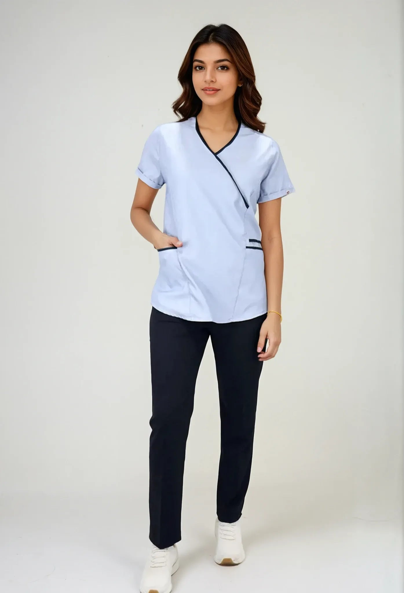 Uniforme de Limpieza Lineas Azules para Mujer de Filipina y Panatalón | SOZU